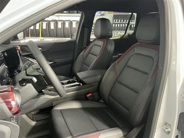 Photo of 2026 Polar White Tricoat Chevrolet Equinox