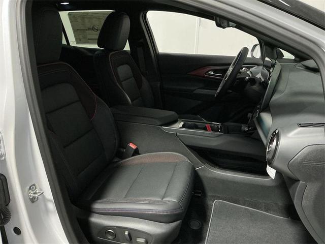 Photo of 2025 Iridescent Pearl Tricoat Chevrolet Equinox EV