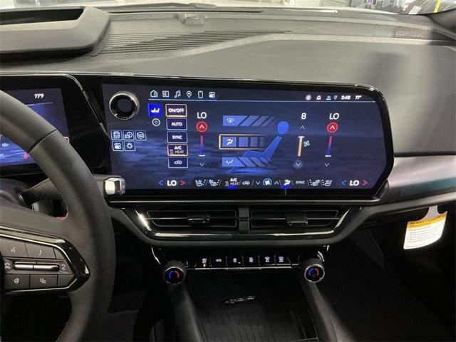 Photo of 2025 Iridescent Pearl Tricoat Chevrolet Equinox EV
