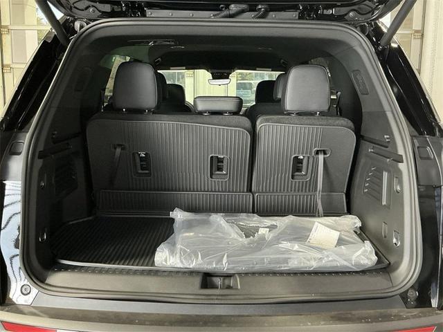 Photo of 2026 Mosaic Black Metallic Chevrolet Traverse