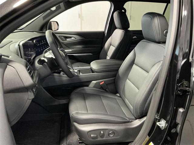 Photo of 2026 Mosaic Black Metallic Chevrolet Traverse
