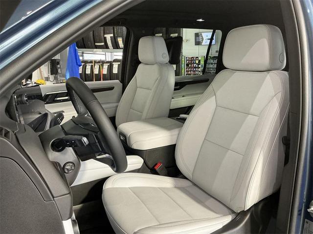Photo of 2025 Lakeshore Blue Metallic Chevrolet Suburban