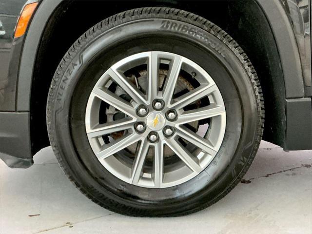Photo of 2023 Mosaic Black Metallic Chevrolet Traverse