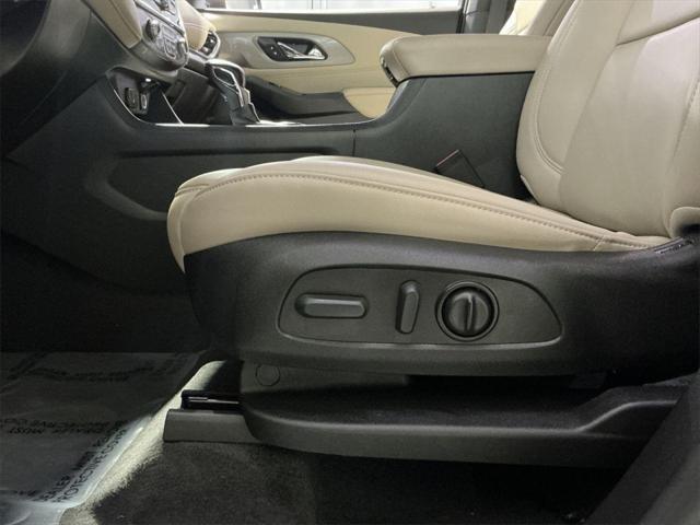 Photo of 2023 Mosaic Black Metallic Chevrolet Traverse
