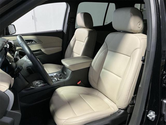 Photo of 2023 Mosaic Black Metallic Chevrolet Traverse