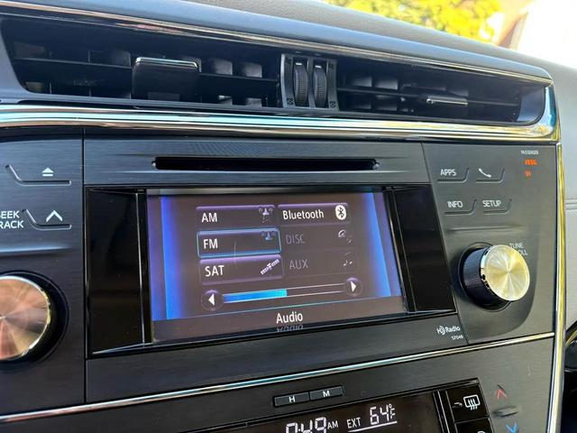 Photo of 2014 White Toyota Avalon