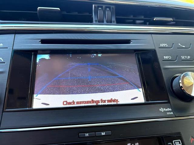 Photo of 2014 White Toyota Avalon