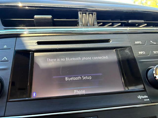 Photo of 2014 White Toyota Avalon