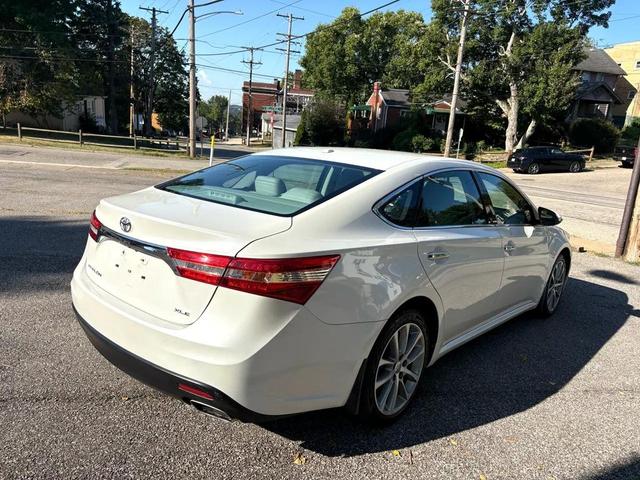 Photo of 2014 White Toyota Avalon