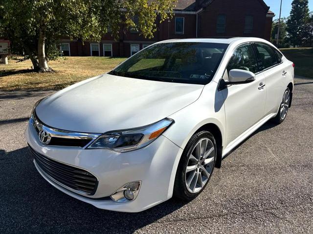 Photo of 2014 White Toyota Avalon