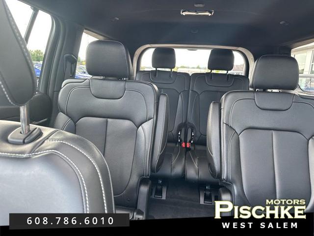 Photo of 2024 Diamond Black Crystal Pearlcoat Jeep Grand Cherokee L
