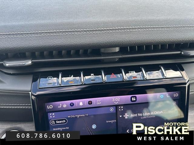 Photo of 2024 Diamond Black Crystal Pearlcoat Jeep Grand Cherokee L