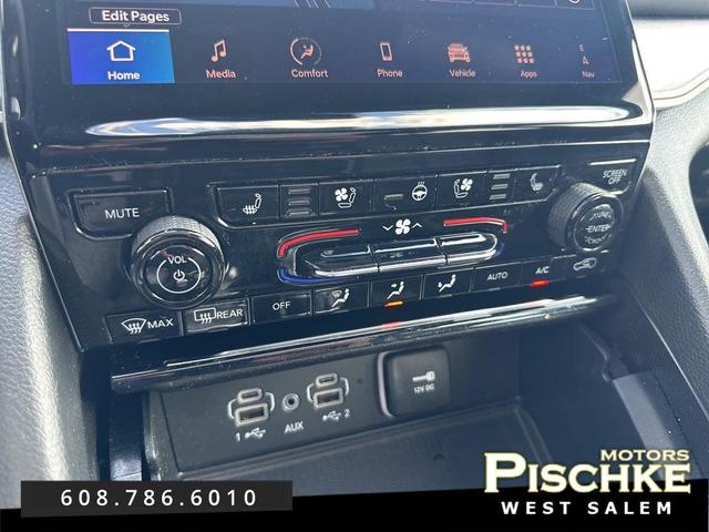 Photo of 2024 Diamond Black Crystal Pearlcoat Jeep Grand Cherokee L