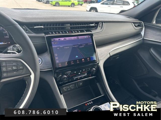 Photo of 2024 Diamond Black Crystal Pearlcoat Jeep Grand Cherokee L