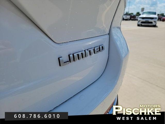 Photo of 2025 Bright White Clearcoat Jeep Grand Cherokee