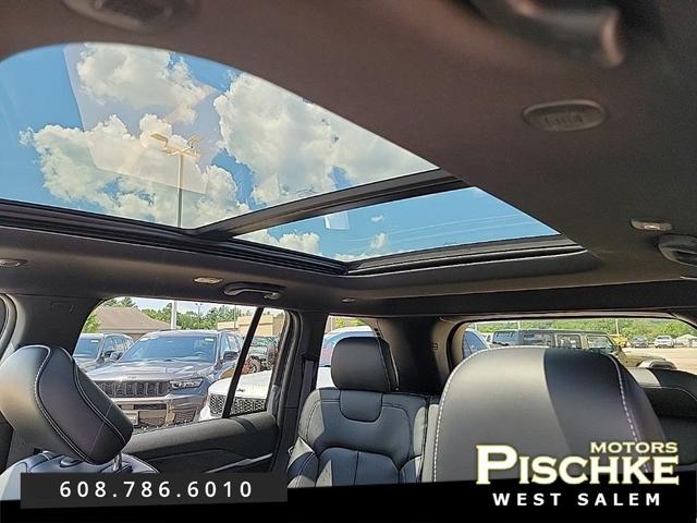 Photo of 2025 Bright White Clearcoat Jeep Grand Cherokee