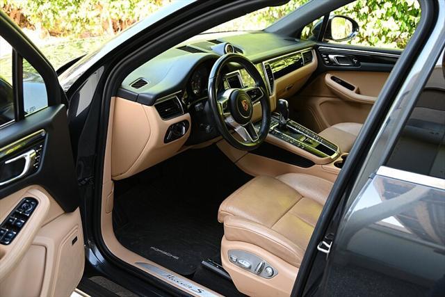 Photo of 2017 Volcano Grey Metallic Porsche Macan
