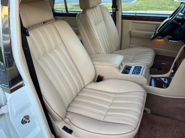 Photo of 1997 White Rolls-Royce Silver Dawn