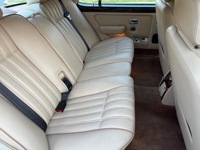 Photo of 1997 White Rolls-Royce Silver Dawn
