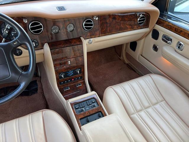 Photo of 1997 White Rolls-Royce Silver Dawn