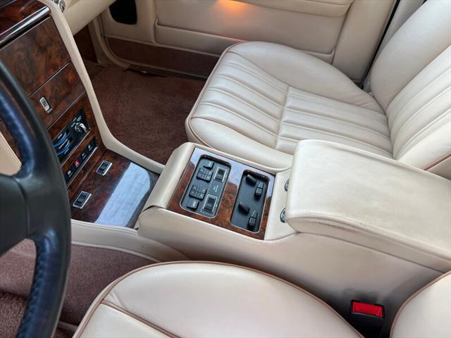 Photo of 1997 White Rolls-Royce Silver Dawn