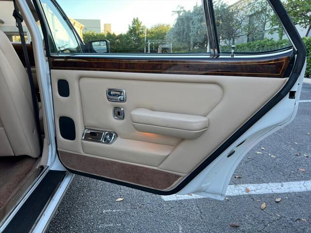 Photo of 1997 White Rolls-Royce Silver Dawn