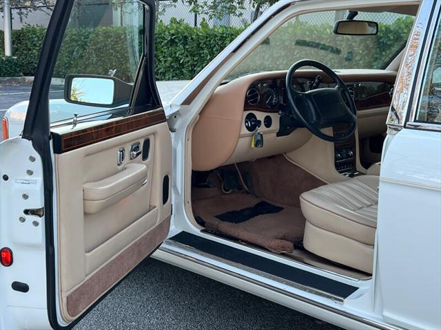 Photo of 1997 White Rolls-Royce Silver Dawn