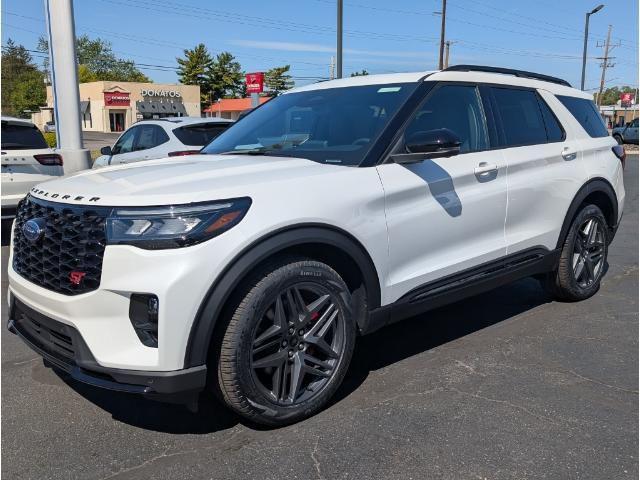 Photo of 2025 Star White Metallic Tri-Coat Ford Explorer