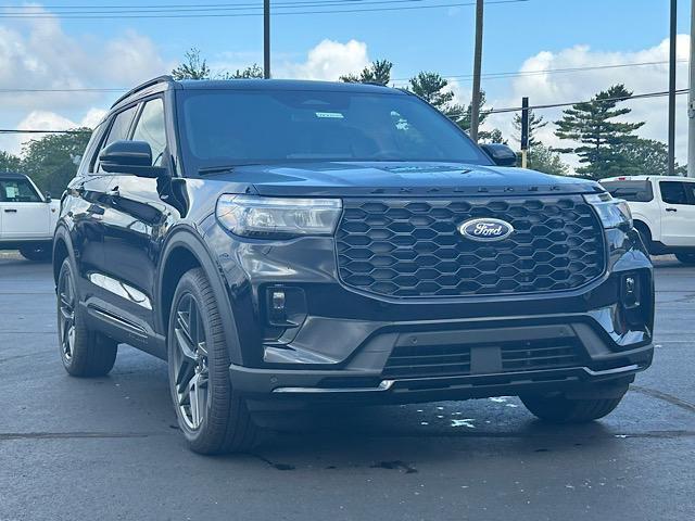 Photo of 2025 Agate Black Metallic Ford Explorer