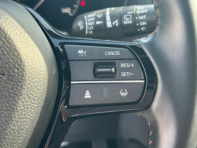 Photo of 2023 Platinum White Pearl Honda HR-V