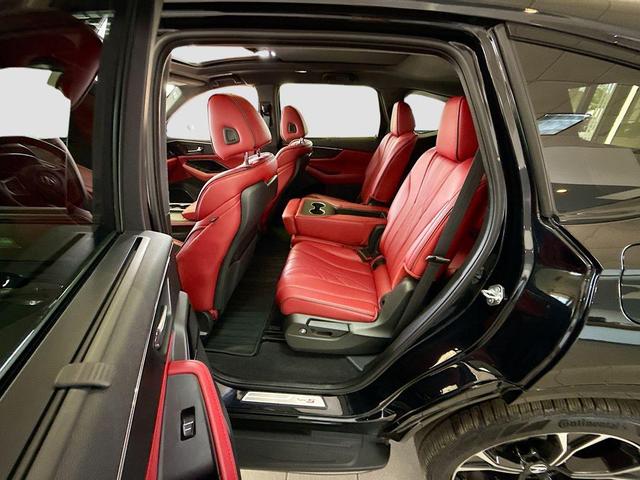 Photo of 2025 Majestic Black Pearl Acura MDX