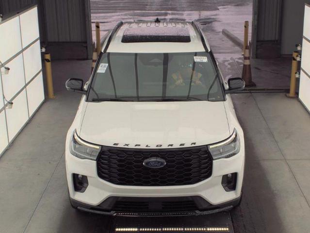 Photo of 2025 White Metallic Ford Explorer