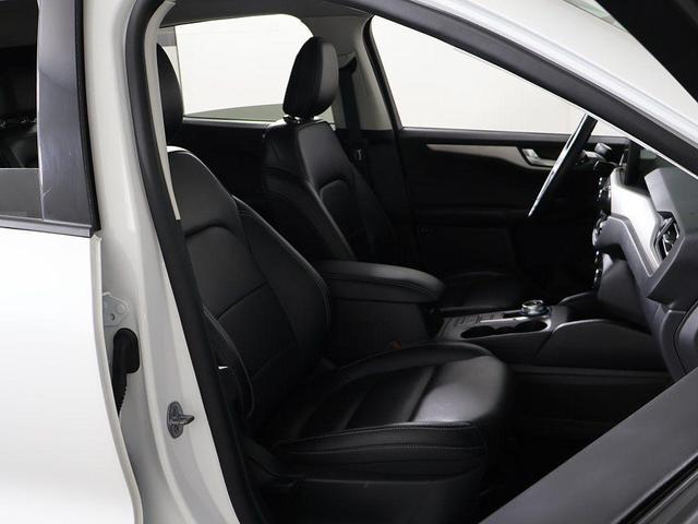 Photo of 2022 White Metallic Ford Escape