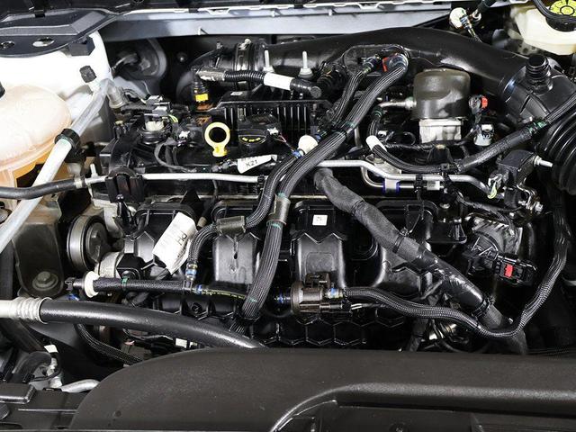 Photo of 2022 White Metallic Ford Escape