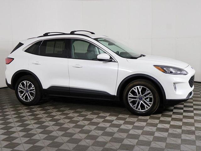 Photo of 2022 White Metallic Ford Escape