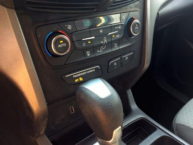 Photo of 2017 Lightning Blue Metallic Ford Escape