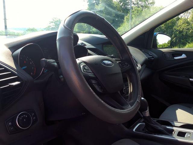 Photo of 2017 Lightning Blue Metallic Ford Escape