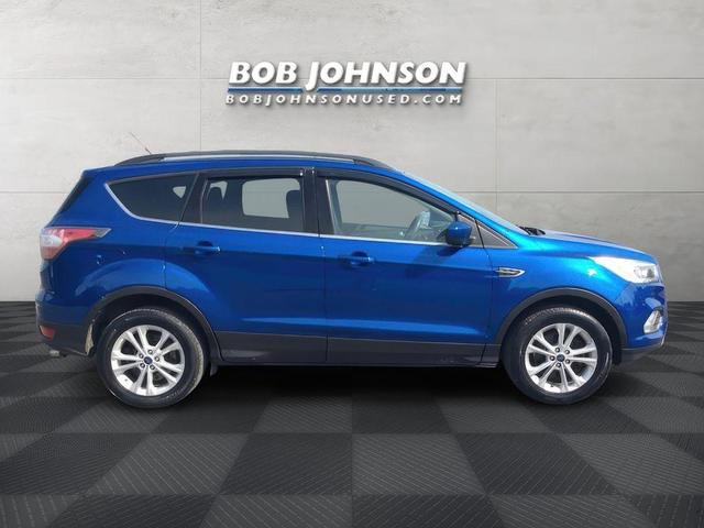 Photo of 2017 Lightning Blue Metallic Ford Escape
