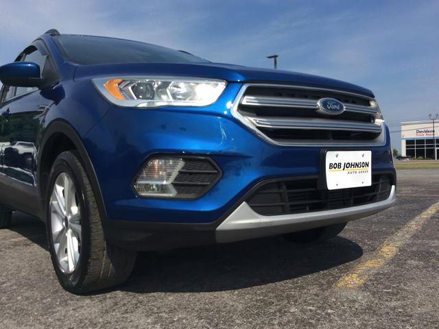Photo of 2017 Lightning Blue Metallic Ford Escape