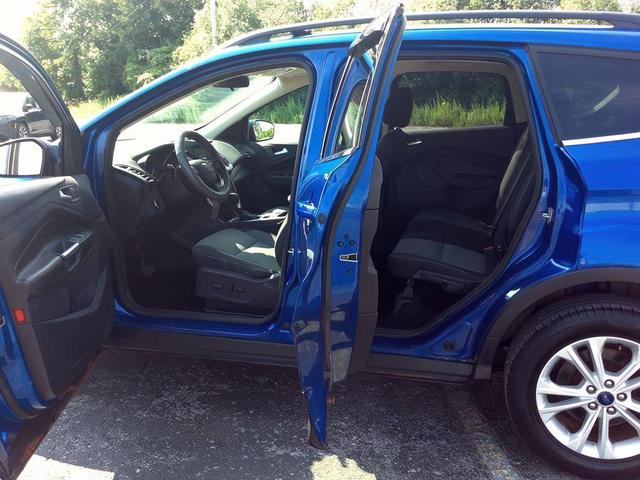 Photo of 2017 Lightning Blue Metallic Ford Escape