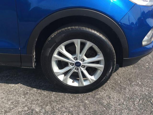 Photo of 2017 Lightning Blue Metallic Ford Escape