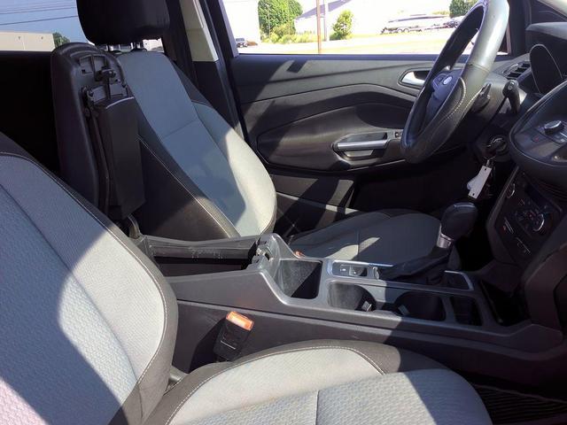 Photo of 2017 Lightning Blue Metallic Ford Escape