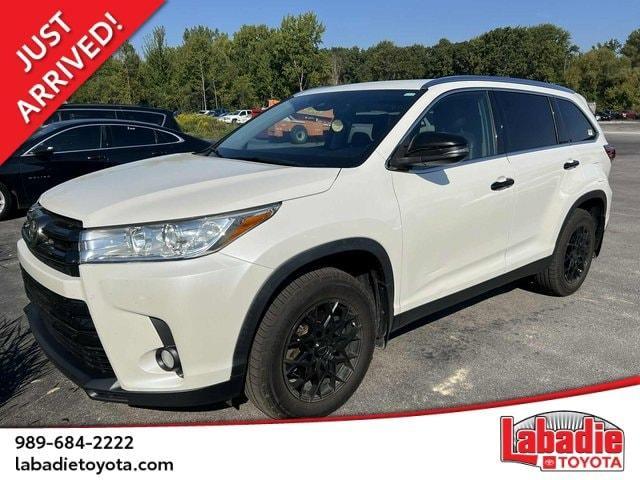Photo of 2019 Blizzard Pearl Toyota Highlander