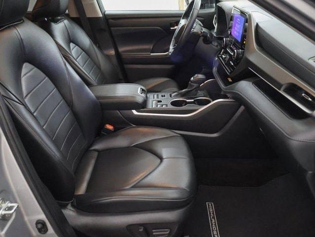Photo of 2024 Celestial Silver Toyota Highlander