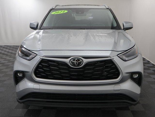 Photo of 2024 Celestial Silver Toyota Highlander
