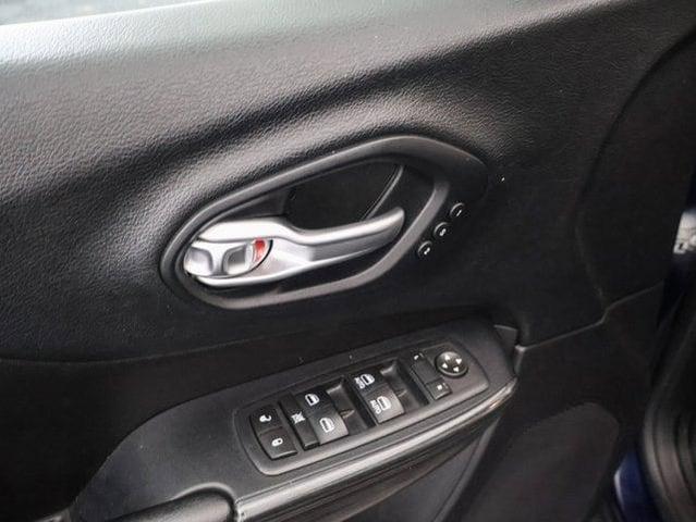 Photo of 2016 True Blue Pearlcoat Jeep Cherokee