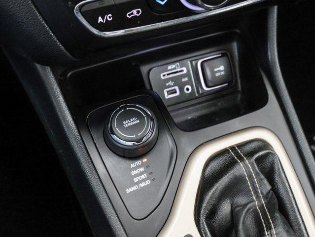Photo of 2016 True Blue Pearlcoat Jeep Cherokee