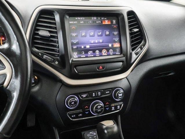 Photo of 2016 True Blue Pearlcoat Jeep Cherokee