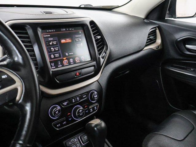 Photo of 2016 True Blue Pearlcoat Jeep Cherokee
