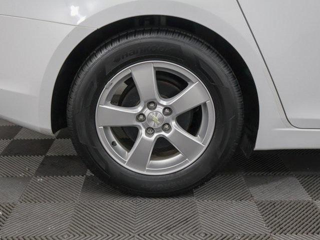 Photo of 2016 Summit White Chevrolet Cruze Limited